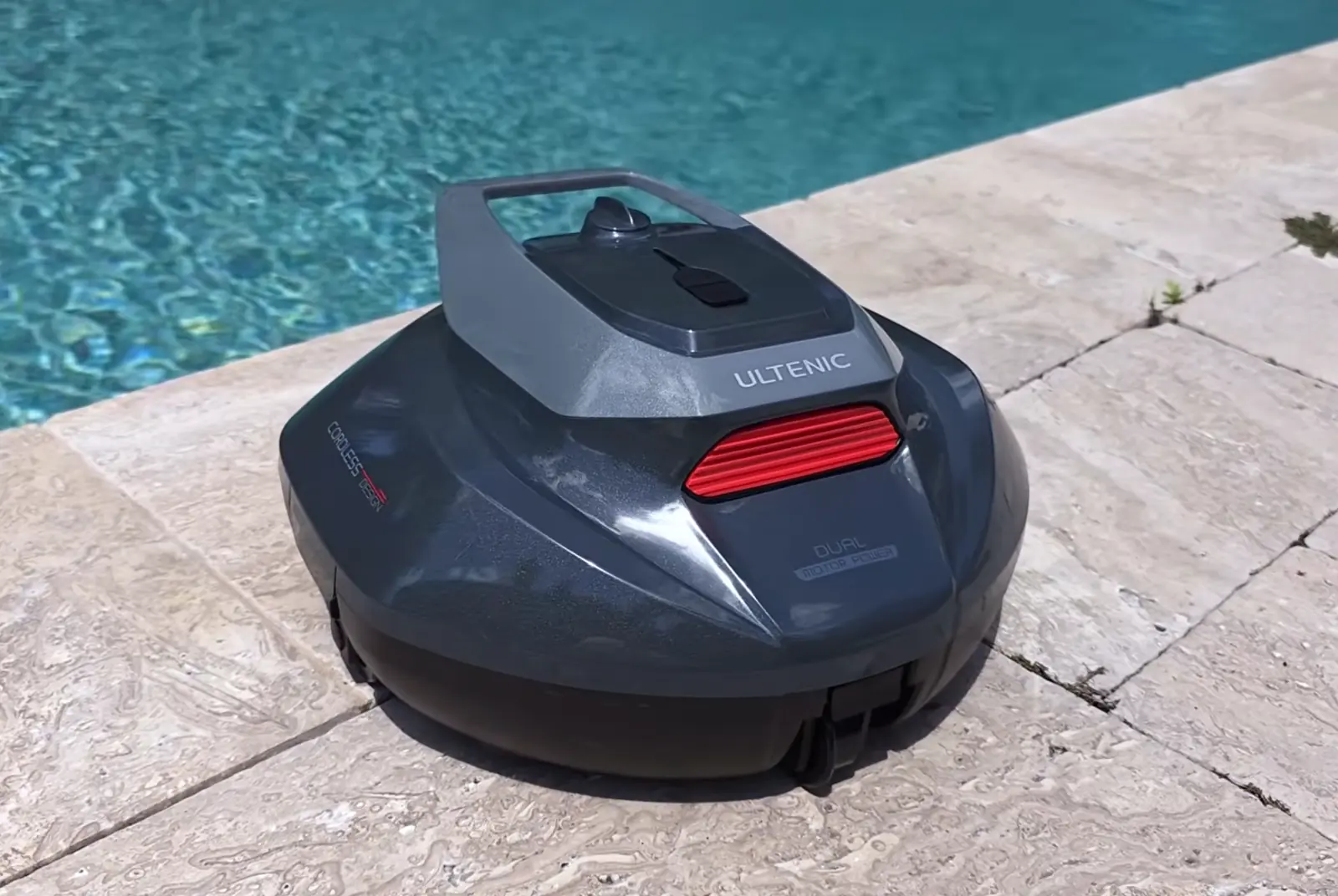 Robot de piscine sans fil Ultenic Pooleco 10 testé par Piscine Verdict