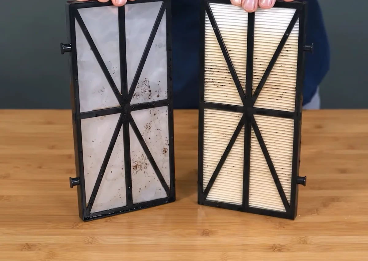 Les deux filtres du Beatbot AquaSense 2 Pro cote a cote, panier fin et panier standard