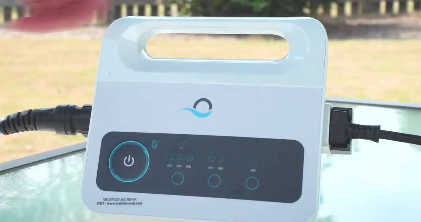 Boîtier d'alimentation du Dolphin S200 avec son unique bouton