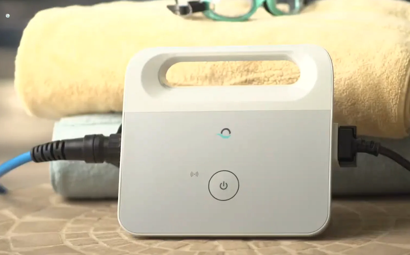 Boîtier d'alimentation du Dolphin S300i avec bouton et symbole de connexion
